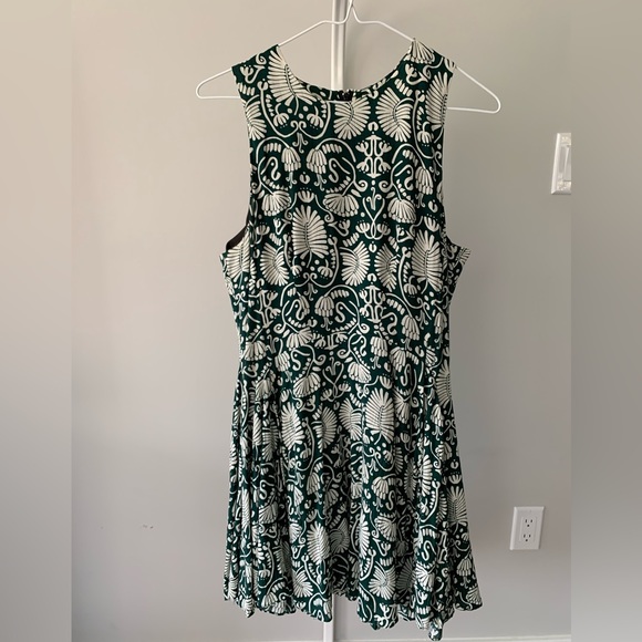 H&M flattering comfortable semi formal dress with built-in lining - Picture 2 of 4